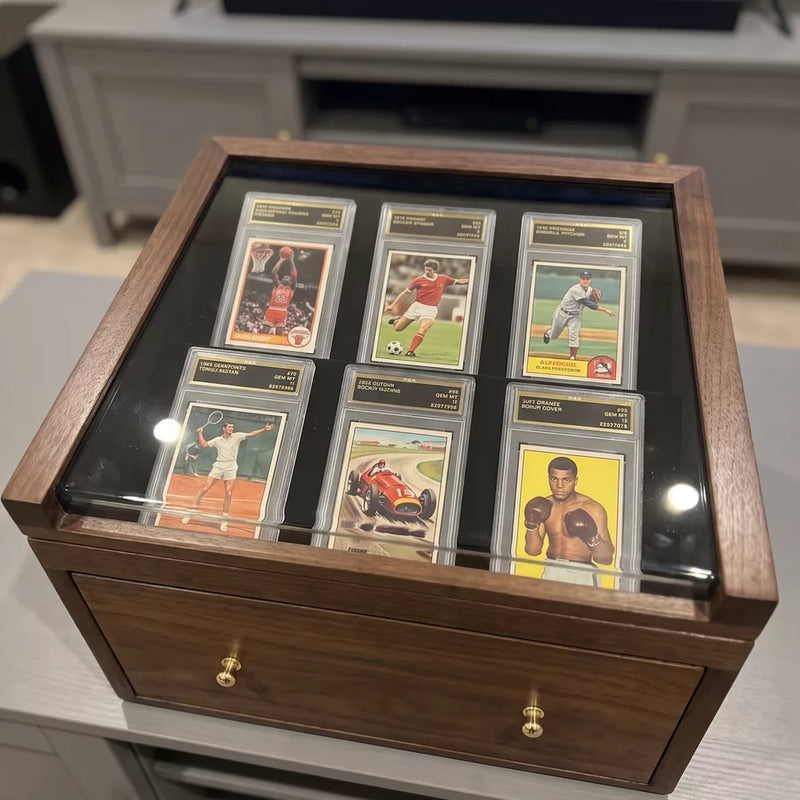 Vitrina ElShowTCG con cartas gradeadas expuestas